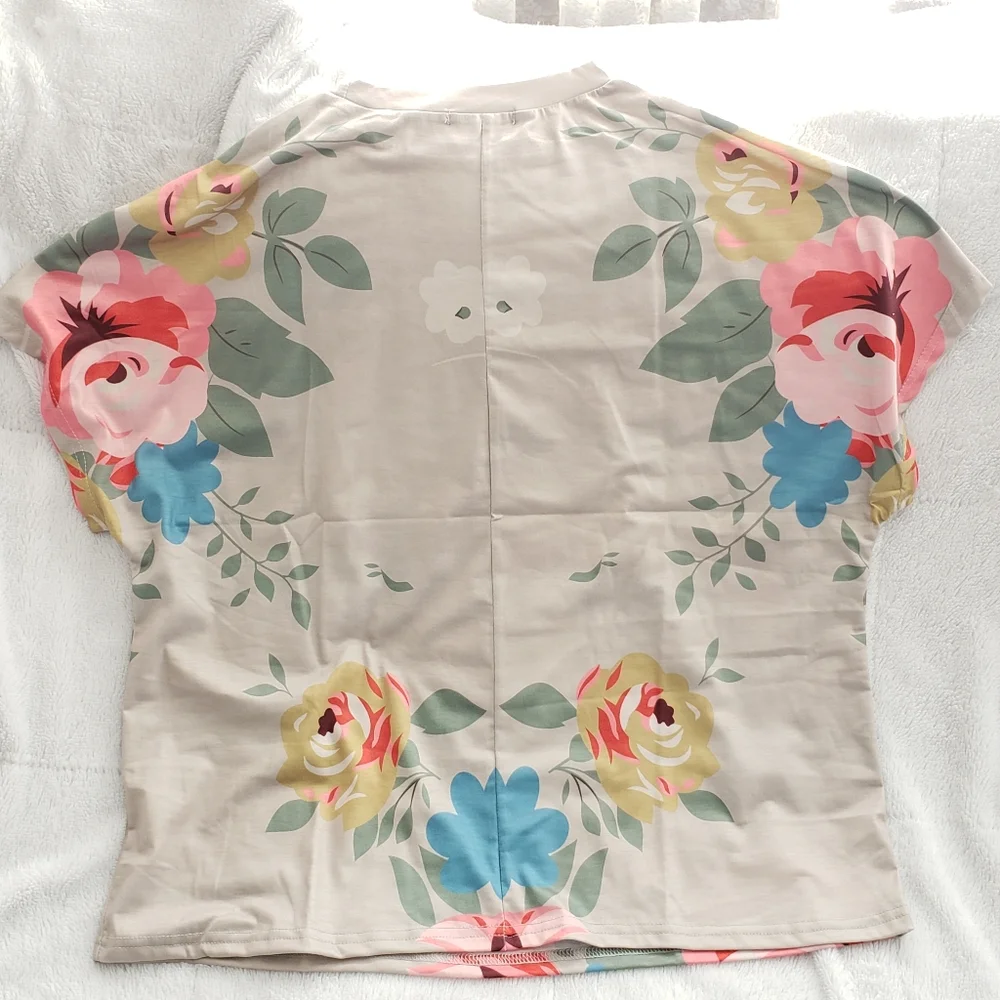 Anna-Kaci Beige Floral Cat Graphic Short Sleeve Tee